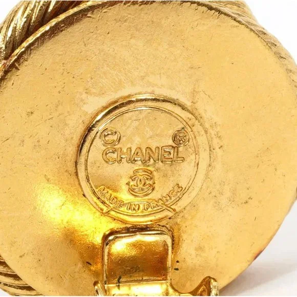 Vintage CHANEL faux pearl gold-tone clip-on earrings - Picture 2 of 7